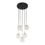 Lampa wisząca Nilos z pięcioma szklanymi kulami, czarna podstawa z transparentnymi kloszami, zawieszona na długich czarnych przewodach. Widoczny złoty detal na mocowaniach. Produkt w pozycji wiszącej, na jasnym tle.