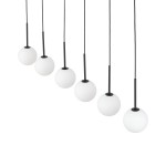 Lampa wisząca Martin z sześcioma kulistymi kloszami z matowego szkła, zawieszona na cienkich czarnych linkach. Klosze mają różne wysokości, co tworzy efekt warstw. Dobrze komponuje się w nowoczesnych wnętrzach.