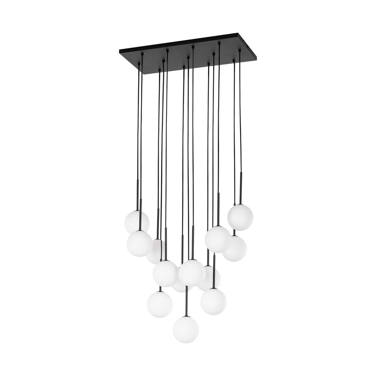 Lampa wisząca Martin z 13 kulistymi kloszami w białym kolorze, zawieszona na czarnych linkach. Montaż na prostokątnej podstawie, z długimi przewodami, idealna do nowoczesnych wnętrz.