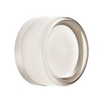 Lampa sufitowa Candy w kolorze niklu z przezroczystym kloszem. Okrągły kształt, zamontowana na suficie. Wbudowany moduł LED o mocy 3,8W, minimalistyczny design. Transparentne wykończenie podkreśla nowoczesny styl.