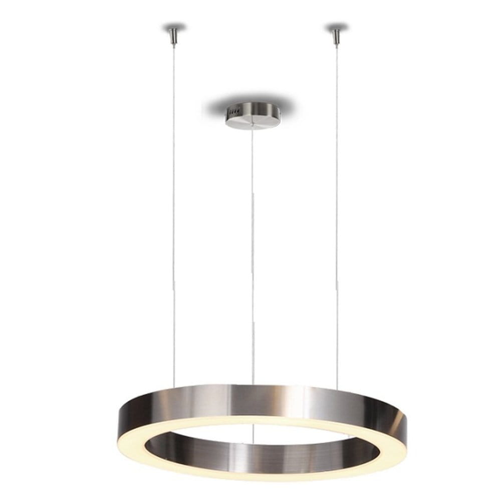 Lampa wisząca Circle D40 w kolorze niklowym, okrągła, z podświetleniem LED. Zawieszona na dwóch cienkich linkach, z okrągłym mocowaniem sufitowym. Posiada pilot do zdalnego sterowania.