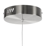 Lampa wisząca Circle D60 w kolorze niklowym, okrągła z metalowym wykończeniem. Widoczne otwory wentylacyjne, zawieszona na cienkim przewodzie. Zastosowanie technologii LED, możliwość sterowania pilotem.