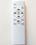 Pilot do lampy wiszącej Circle D80, prostokątny, w kolorze białym. Posiada przyciski do włączania/wyłączania, regulacji jasności oraz ustawień. Wyraźne oznaczenia funkcji, w tym symbol Wi-Fi i przyciski do kontroli dwóch źródeł światła.