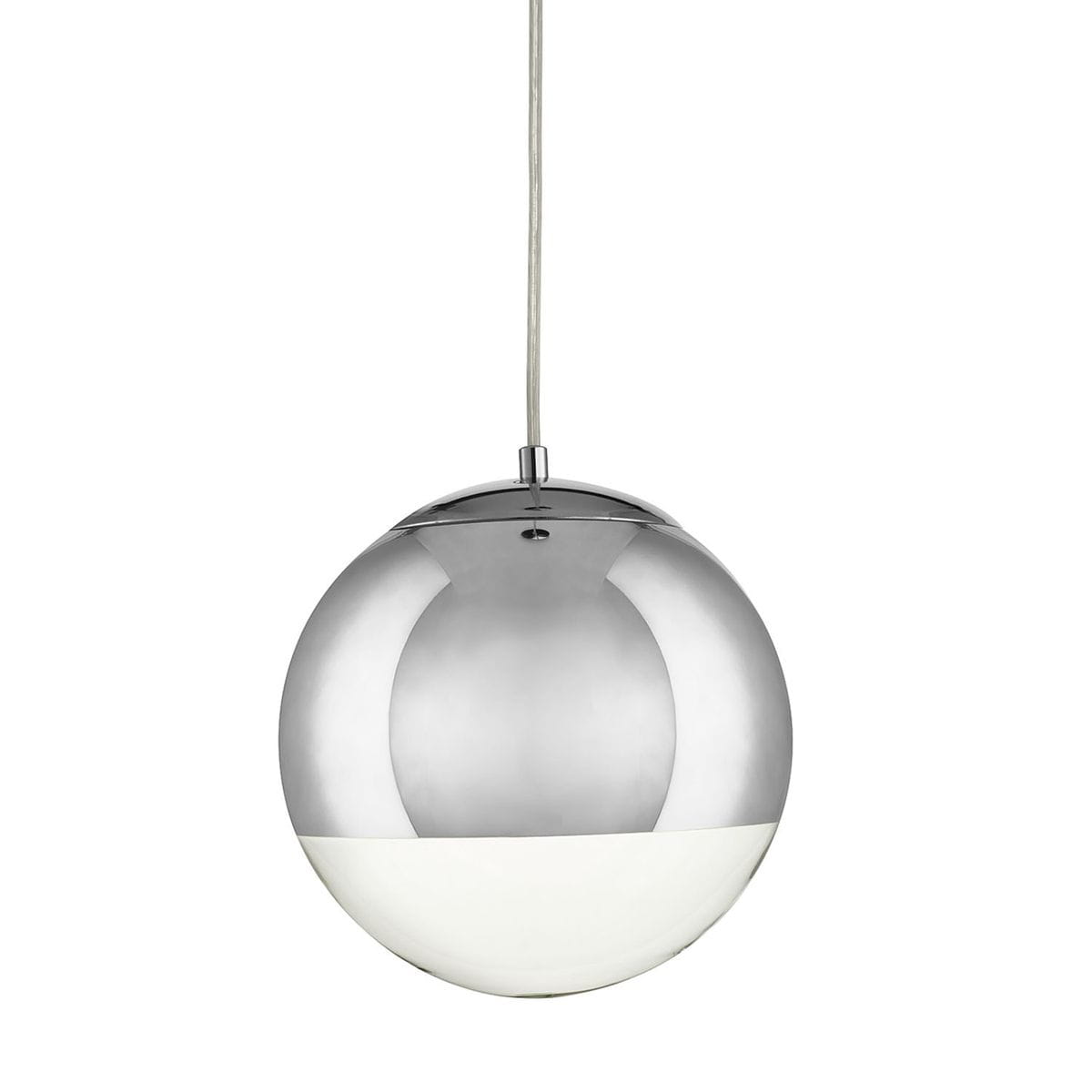 Lampa wisząca Flash D20 w chromowanym wykończeniu, kula o połyskującej powierzchni, z białą dolną częścią. Zawieszona na cienkim kablu, w frontalnym ujęciu, idealna do nowoczesnych wnętrz. Wymaga żarówki E27.