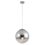 Lampa wisząca Flash D30 w chromie, z pojedynczym gniazdem E27. Okrągła, metaliczna kula z połyskującą powierzchnią, zawieszona na cienkim przewodzie. Widok frontalny, lampa emituje ciepłe światło. Proste tło podkreśla jej nowoczesny design.