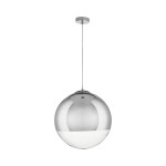 Lampa wisząca Flash D40 z chromowanego metalu, okrągła, z przezroczystym kloszem. Zawieszona na cienkim przewodzie, umocowana do sufitu. W dolnej części klosza widoczna biała część, która rozprasza światło. Idealna do nowoczesnych wnętrz.
