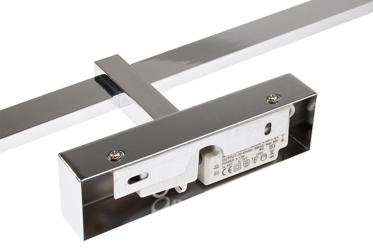 Kinkiet łazienkowy Venus LED IP44 w kolorze chrom, długość 90 cm, moc 18W. Z przodu widoczny prostokątny, błyszczący element, z tyłu gniazdo z oznaczeniami technicznymi. Produkt montowany na ścianie, z widocznymi mocowaniami.