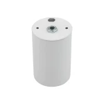 Biała lampa sufitowa z gniazdem na żarówkę GU10, o cylindrycznym kształcie. Ujęcie z góry, pokazujące gładką powierzchnię oraz metalowy element mocujący. Idealna do nowoczesnych wnętrz.