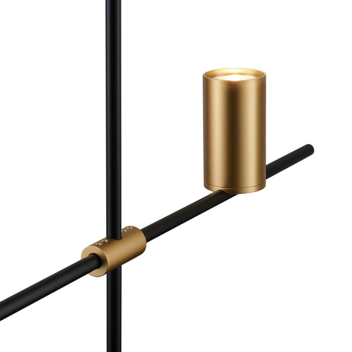Lampa wisząca Lungo 3xGU10 w kolorze czarnym i złotym. Widoczny złoty klosz w cylindrycznym kształcie na czarnym stelażu z poziomą rurką. Ujęcie z boku, podkreślające połączenie metalowych elementów.