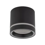Czarna lampa sufitowa Jet z jedną oprawą GX53. Okrągły kształt, matowa powierzchnia z metalicznym paskiem wzdłuż. Ujęcie frontalne, wisząca, przeznaczona do oświetlenia wnętrz.