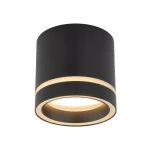Lampa sufitowa Jet w kolorze czarnym, z jednym miejscem na żarówkę GX53. Okrągły kształt z matowej powierzchni, ozdobiona jasnym pierścieniem u dołu. Montowana do sufitu, widok z boku, eksponująca konstrukcję i detale.