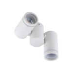 Lampa sufitowa Jet w kolorze białym z dwoma ruchomymi spotami, wyposażona w gniazda GU10. Cylindryczny kształt, matowa powierzchnia, zamontowana na ścianie sufitowej, idealna do oświetlenia wnętrz.