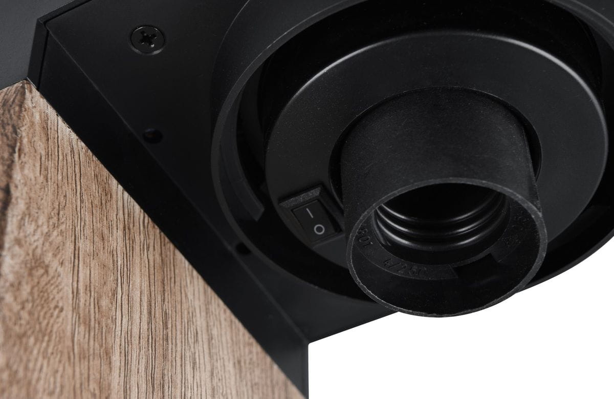 Stojąca lampa ogrodowa Ardila H65 z czujnikiem zmierzchu, z oprawą E27. Widoczna imitacja drewna na korpusie oraz czarny element z włącznikiem. Kąt ujęcia zbliżony na górną część lampy, ukazujący szczegóły mocowania oraz teksturę materiału.