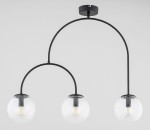 Lampa wisząca Dilar z trzema kloszami E14 w kształcie kulistym, wykonana z czarnego metalu. Klosze szklane, przezroczyste, z widocznymi żarówkami. Ujęcie frontalne, wisząca, montowana sufitowo. Proste tło, podkreślające elegancki design.