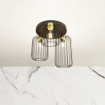 Lampa sufitowa Barn 3GL z trzema oprawami E27 w czarnej metalowej siatce, z elementami w kolorze złotym. Ułożona na suficie, z widocznymi żarówkami, w minimalistycznym otoczeniu z jasnym tłem.