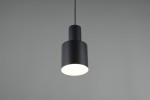 Czarna lampa wisząca Agudo z jednym gniazdem E27, o cylindrycznym kształcie. Ujęcie z przodu, zawieszona na cienkim przewodzie, z białym kloszem emitującym światło. Tło w szarym odcieniu, podkreślające minimalistyczny design produktu.