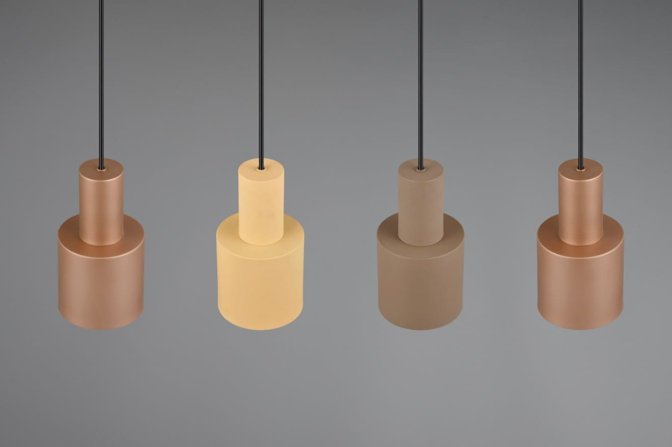 Lampa wisząca Agudo 4xE27 w kolorze czarnym, z okrągłymi metalowymi kloszami o matowej powierzchni. Produkt zawieszony na cienkim czarnym kablu, w minimalistycznym stylu, idealny do nowoczesnych wnętrz.
