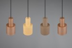 Lampa wisząca Agudo 4xE27 w kolorze czarnym, z okrągłymi metalowymi kloszami o matowej powierzchni. Produkt zawieszony na cienkim czarnym kablu, w minimalistycznym stylu, idealny do nowoczesnych wnętrz.