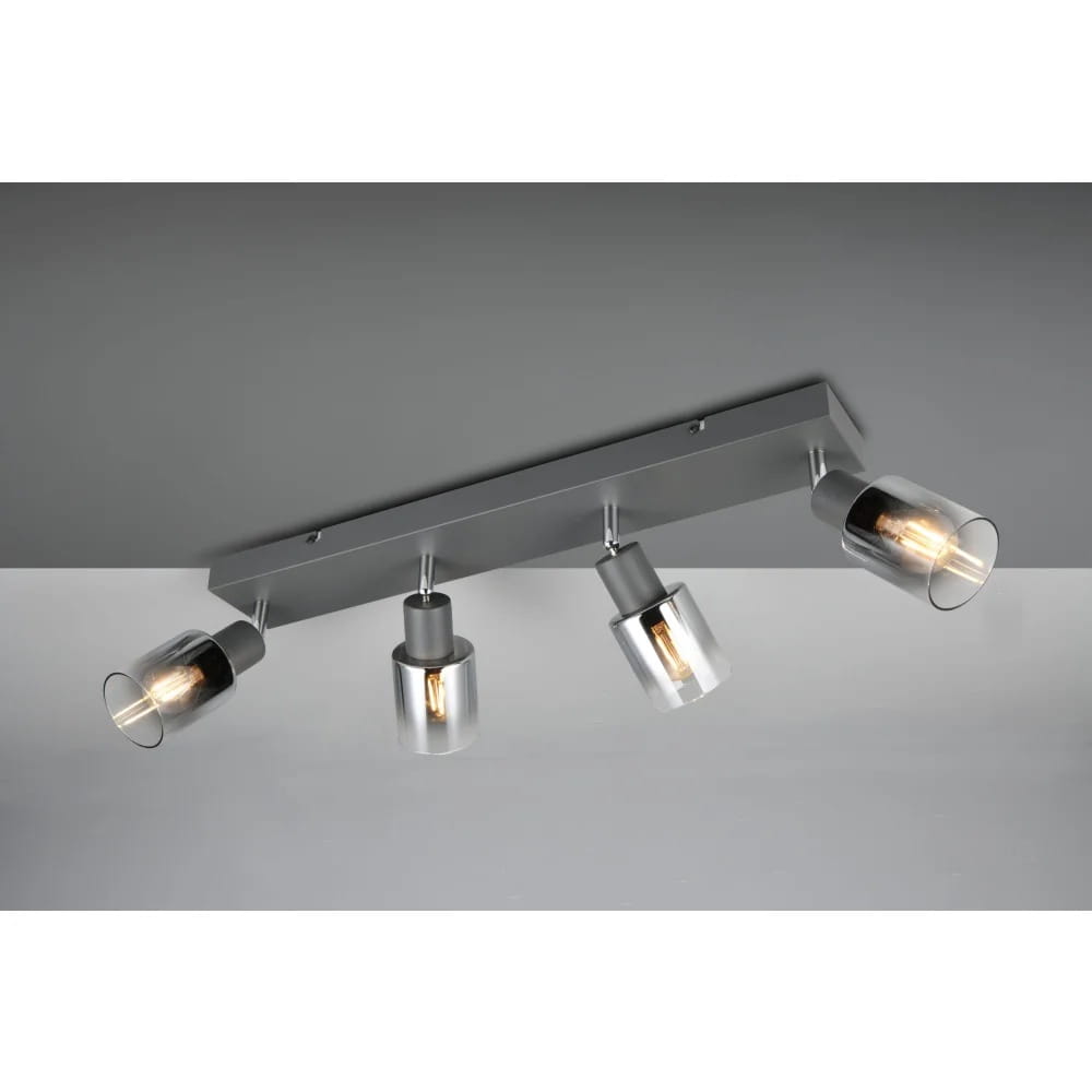 Lampa sufitowa Cadiz w kolorze antracytowym z czterema reflektorami E14. Utrzymana w nowoczesnym stylu, z przezroczystymi kloszami, montowana pod sufitem, z widocznymi żarówkami.