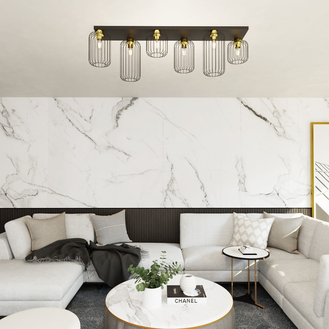 Lampa sufitowa Barn 6GL z sześcioma gniazdami E27, czarno-złota, z drucianymi kloszami. Zawieszona na prostokątnej podstawie, w nowoczesnym wnętrzu z jasnymi kanapami i marmurowym stołem.