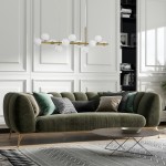 Lampa wisząca Mini Moon w kolorze czarnym z 11 źródłami światła G9. Zawieszona nad miękką, zieloną sofą, utrzymana w nowoczesnym stylu. Elementy metalowe w odcieniu złota kontrastują z białymi kloszami. Tło z jasnymi ścianami i regałem.