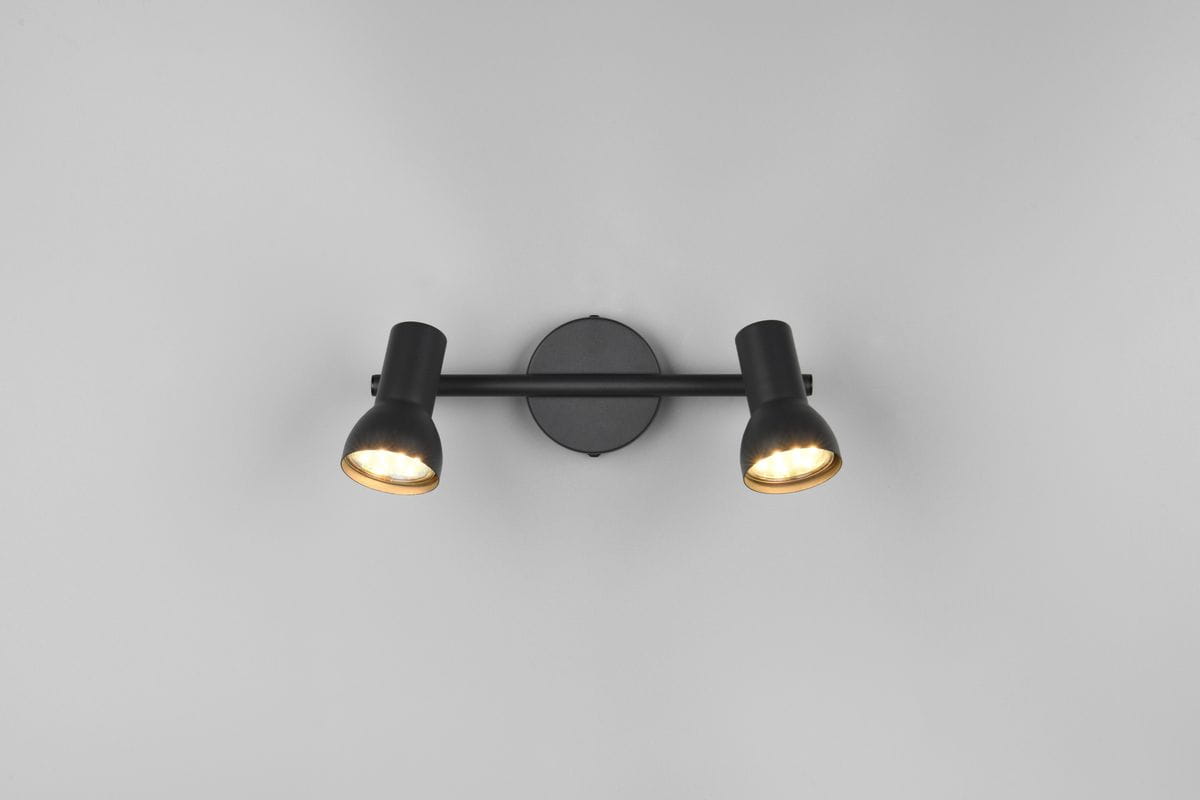 Lampa sufitowa Cantar w kolorze czarnym z dwoma reflektorami GU10, zamontowana na okrągłej podstawie. Reflektory mają prosty, cylindryczny kształt z złotym wykończeniem wewnątrz, skierowane w dół. Ujęcie frontalne, na jednolitym tle.