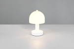 Biała lampa stołowa Glenn z kloszem w kształcie półkuli, umieszczona na okrągłej podstawie. Lampa jest włączona, emitując ciepłe światło. Ujęcie frontalne, na jednolitym tle.