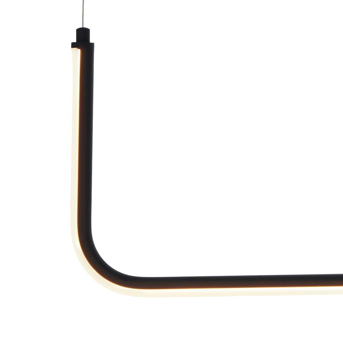 Lampa wisząca Minima 80, czarna, z LED o mocy 20W. Prezentowana w zbliżeniu, ukazuje prosty, nowoczesny kształt z delikatnym podświetleniem. Produkt zawieszony, z cienkim przewodem, idealny do minimalistycznych wnętrz.