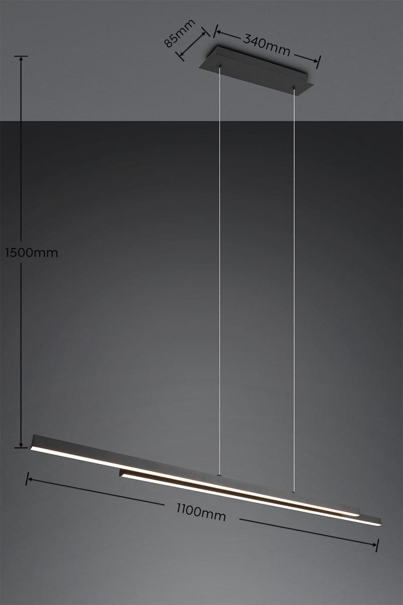 Lampa wisząca Odio w kolorze czarnym, z dwoma źródłami LED o mocy 22W. Wymiary: 1100mm długości, 1500mm wysokości, 340mm szerokości. Zawieszona na cienkich linkach, z minimalistycznym mocowaniem sufitowym.
