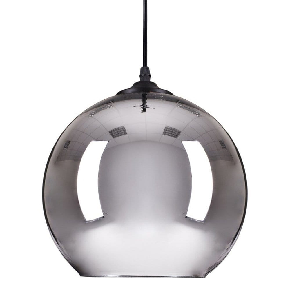 Lampa wisząca Mirror Glow D40 w kształcie półkuli, wykonana z chromowanego szkła. Okrągła konstrukcja, czarny zwis, efekt lustra. Przeznaczona na żarówkę E27, widoczna refleksja otoczenia. Zawieszona w pozycji pionowej.