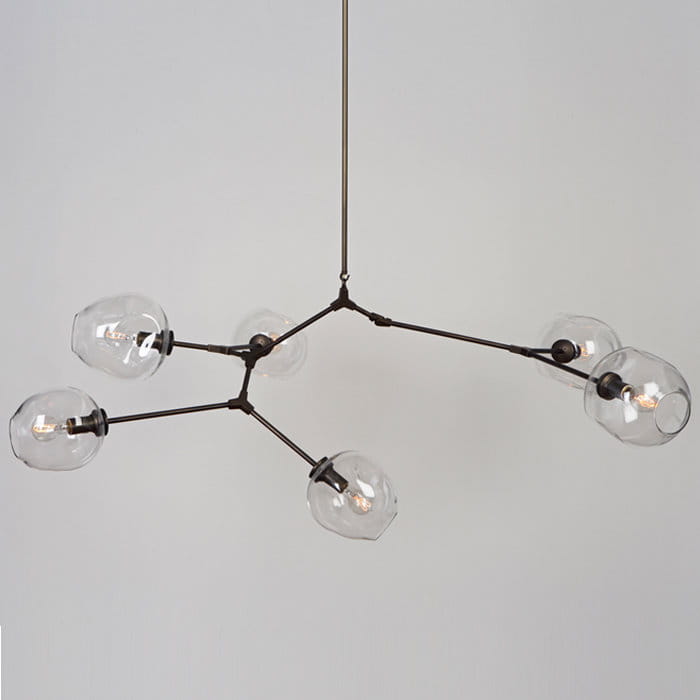 Lampa wisząca Modern Orchid z sześcioma kloszami E27 w czarnej, metalowej konstrukcji i transparentnych, szklanych kloszach. Produkt zawieszony na cienkim przewodzie, w nowoczesnym stylu, idealny do aranżacji wnętrz.