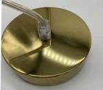 Podstawa lampy wiszącej Monetti w kolorze złotym, okrągła, z przezroczystym przewodem. Powierzchnia błyszcząca, metaliczna, z widocznym mocowaniem przewodu. Produkt przeznaczony do trzech żarówek G9. Idealna do nowoczesnych wnętrz.