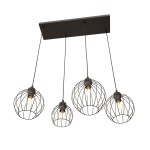 Czarna lampa wisząca Nando 4BL z czterema oprawami E27, zawieszona na prostokątnej podsufitce. Klosze w formie siatki, metalowe, w różnych rozmiarach, emitują ciepłe światło. Idealna do nowoczesnych wnętrz.