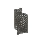 Czarny kinkiet Spiral 1xG9, wykonany z perforowanego metalu, w formie skręconej spirali. Zastosowany kąt ujęcia z boku ukazuje unikalny kształt i teksturę. Produkt idealny do nowoczesnych aranżacji wnętrz.