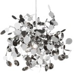 Lampa wisząca Monetti 3xG9 w kolorze chromu. Posiada dekoracyjne, lustrzane okrągłe elementy w różnych rozmiarach, ułożone w chaotyczny wzór. Widok z góry, lampa zawieszona na cienkim przewodzie. Centralne źródło światła widoczne w środku.