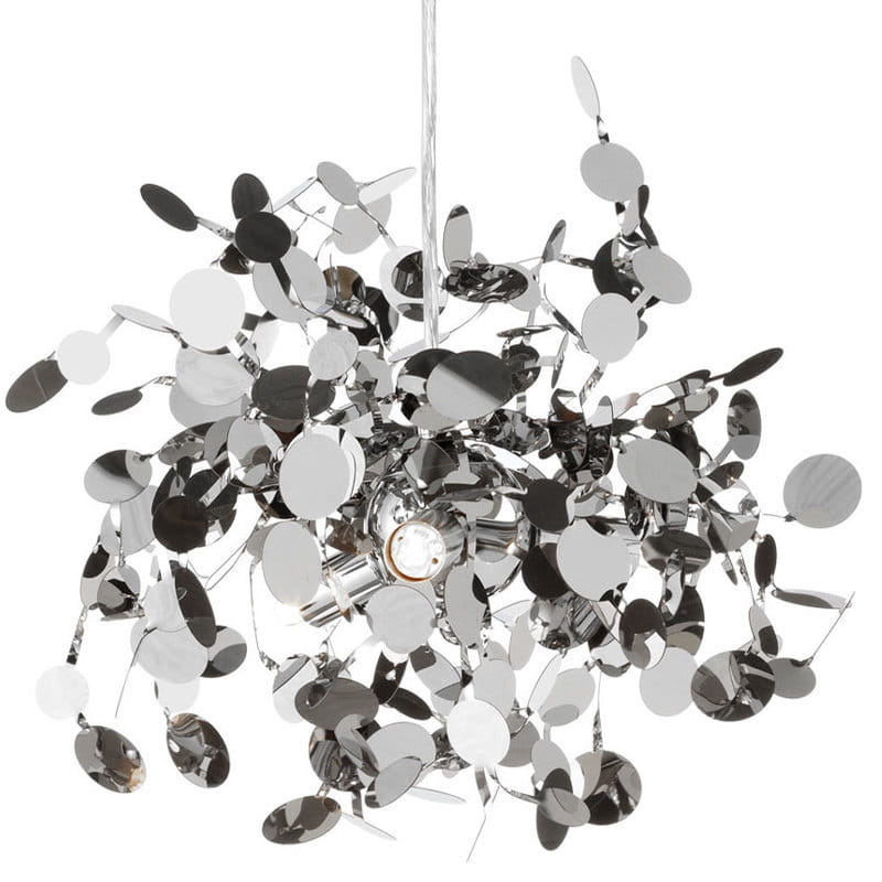 Lampa wisząca Monetti w chromie, z trzema gniazdami G9. Ozdobiona lustrowanymi, okrągłymi elementami w różnych rozmiarach, tworzy efektowną kompozycję. Ujęcie z góry, pokazujące detale oraz centralne źródło światła.