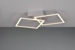 Lampa sufitowa Trail z dwoma źródłami LED o mocy 20W, w kolorze tytanowym. Posiada dwa prostokątne ramiona w kształcie lekko przechylonych rombów, zamontowana jest na prostokątnej podstawie. Ujęcie z dołu, na jednolitym tle.