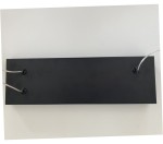 Lampa wisząca New Age w kolorze czarnym z dwoma źródłami LED o mocy 40W. Ujęcie z góry, produkt leży na jasnym tle. Widoczny prostokątny kształt oraz dwa przewody mocujące.