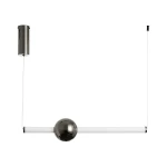 Lampa wisząca O-line 63 z jedną żarówką LED 12W. Czarny połysk, z metalowym mocowaniem i białą rurką. Okrągła, lustrzana kula w centralnej części. Zawieszona na cienkim przewodzie, w prostym, nowoczesnym stylu.