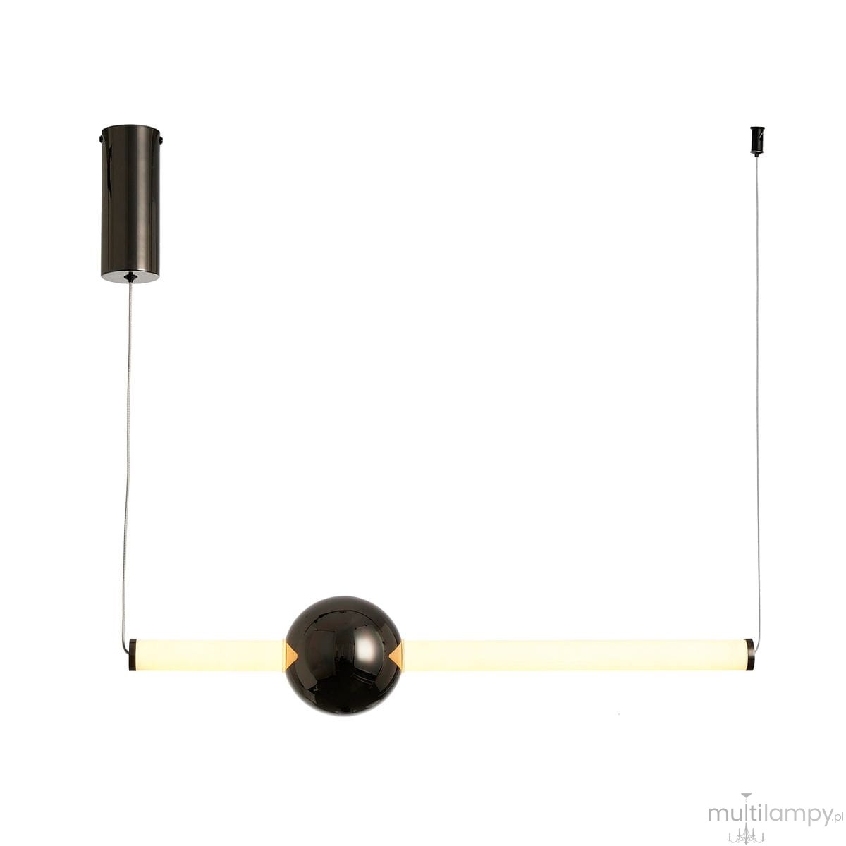 Lampa wisząca O-line 63, czarny połysk, z jedną diodą LED 12W. Posiada okrągły, czarny element oraz poziomą, jasną rurkę. Zawieszona na cienkim przewodzie, z montażem sufitowym, idealna do nowoczesnych wnętrz.