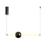 Lampa wisząca O-line 63, czarny połysk, z jedną diodą LED 12W. Posiada okrągły, czarny element oraz poziomą, jasną rurkę. Zawieszona na cienkim przewodzie, z montażem sufitowym, idealna do nowoczesnych wnętrz.