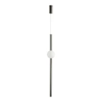 Lampa wisząca O-line 63, czarny połysk, z pojedynczym źródłem światła LED 5W. Składa się z prostokątnej metalowej rurki i okrągłej, mlecznej szklanej kulki. Zawieszona na cienkim przewodzie, minimalistyczny design.