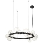 Lampa wisząca Orion, czarna, z 15 źródłami światła G9. Okrągła konstrukcja z metalowym pierścieniem i szklanymi, przezroczystymi kloszami w formie kul. Zawieszona na cienkich linkach, z centralnym mocowaniem sufitowym.