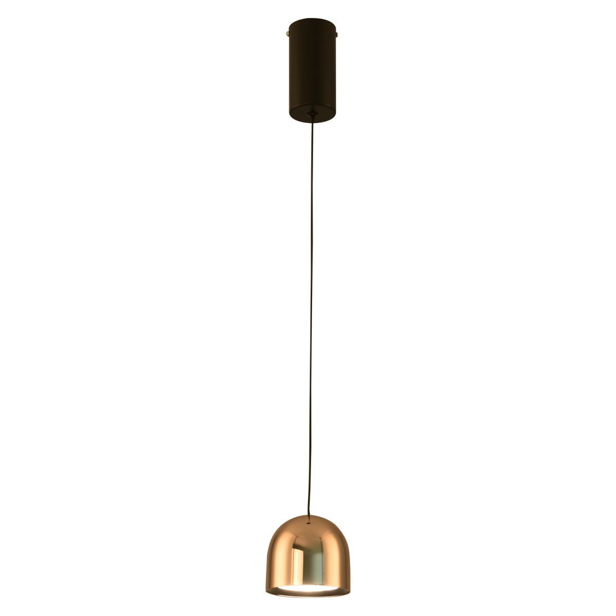 Lampa wisząca Petite w kolorze złotym z jedną żarówką LED 6W. Ma elegancki, połyskujący klosz w kształcie dzwonu, zawieszony na cienkim, czarnym przewodzie. Ujęcie frontalne na tle białej ściany.