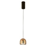 Lampa wisząca Petite w kolorze złotym z jedną żarówką LED 6W. Ma elegancki, połyskujący klosz w kształcie dzwonu, zawieszony na cienkim, czarnym przewodzie. Ujęcie frontalne na tle białej ściany.