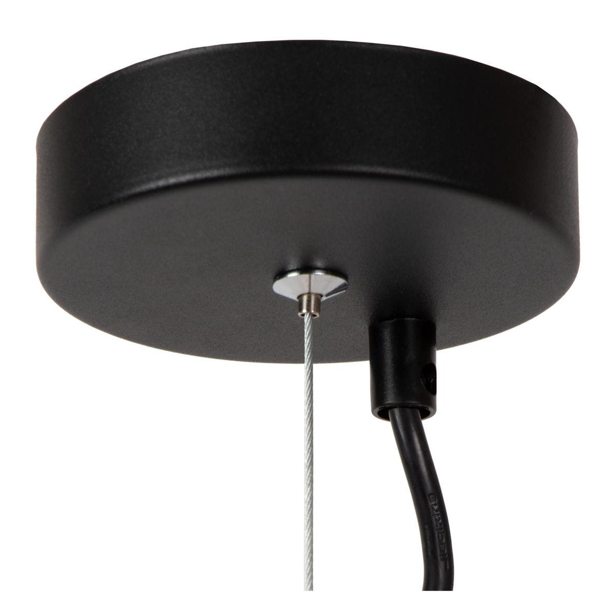 Czarna lampa wisząca Ninja z mocowaniem sufitowym, wyposażona w przewód zasilający oraz stalową linkę. Kształt okrągły, matowe wykończenie. Widoczne miejsce na żarówkę E27. Idealna do nowoczesnych wnętrz.