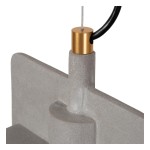 Lampa wisząca Ninja z jedną oprawą E27, w kolorze czarnym i szarym. Widoczny detal z szarego materiału, z metalową, złotą końcówką oraz czarnym przewodem. Kąt ujęcia zbliżony na część mocowania.