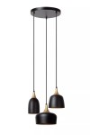 Lampa wisząca Chayanne z trzema kloszami w kolorze czarnym z metalicznymi elementami. Klosze mają różne kształty: dwa stożkowe i jeden okrągły. Produkt zawieszony na cienkich linkach z okrągłą podstawą. Idealny do nowoczesnych wnętrz.