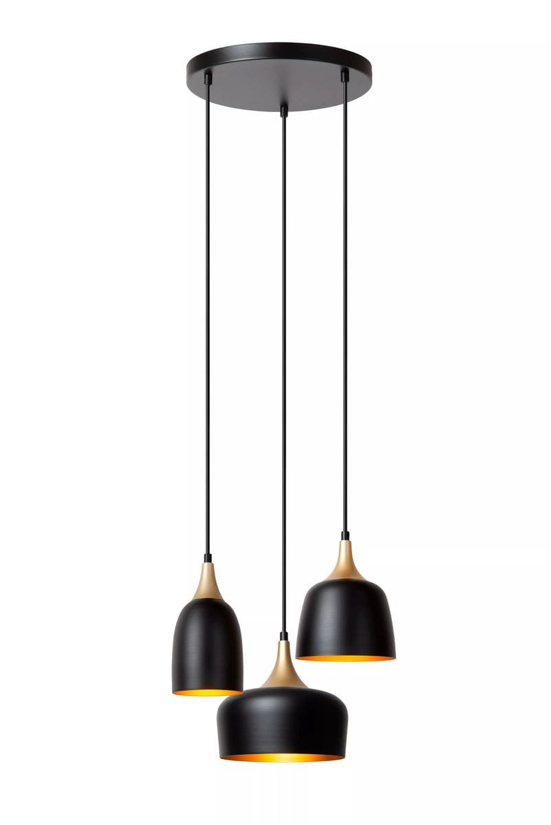 Lampa wisząca Chayanne z trzema kloszami, czarna z mosiężnymi akcentami. Klosze mają różne kształty: dwa wąskie i jeden szeroki, zawieszone na długich czarnych przewodach. Całość zamocowana na okrągłej, czarnej podsufitce. Idealna do nowoczesnych wnętrz.