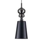 Czarna lampa wisząca Queen D18 z kloszem w kształcie stożka, wykonana z matowego metalu. Posiada dekoracyjny element w górnej części w połyskującym wykończeniu. Zawieszona na cienkim przewodzie, idealna do nowoczesnych wnętrz.
